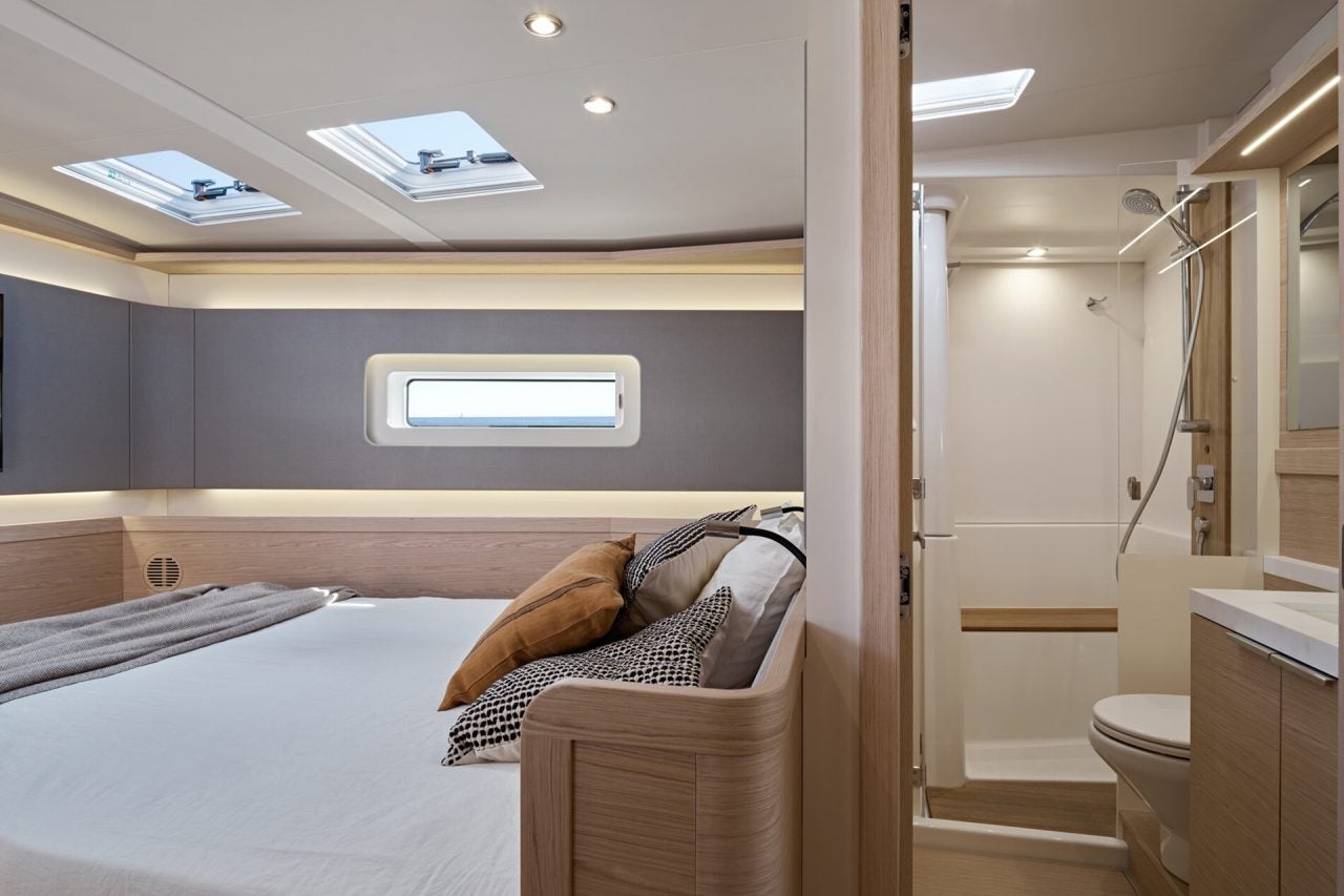 Beneteau Oceanis Yacht 60 monohull owner suite bed and bath