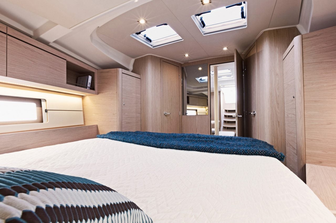 Beneteau Oceanis 46.1 sailing yacht cabin with double bed